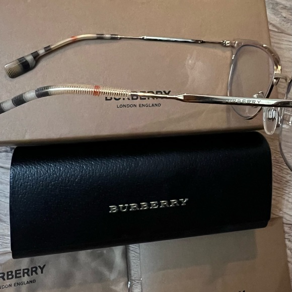 Burberry eyeglasses cat eye 52 mm - Picture 3 of 4